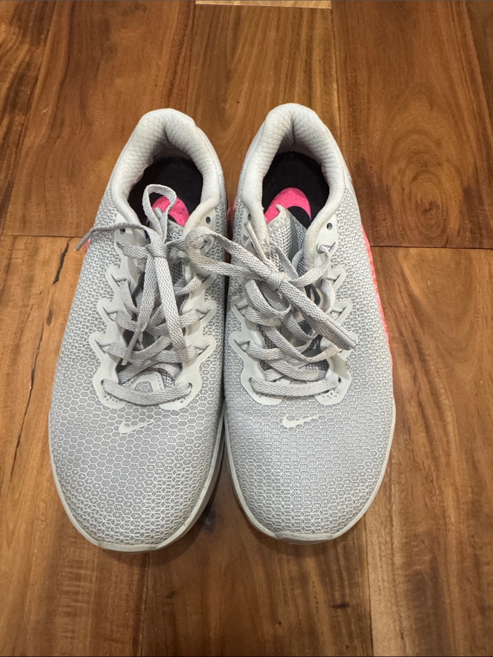 Nike Women's Light Gray Athletic Sneakers with Pink Trim - Picture 2 of 3